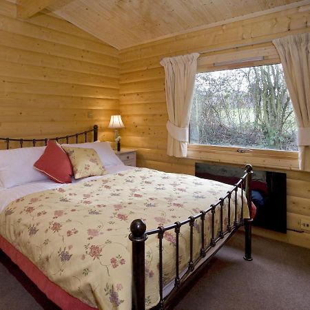 Cherbridge Lodges - Riverside Lodges, Short Lets Oxford Exterior photo