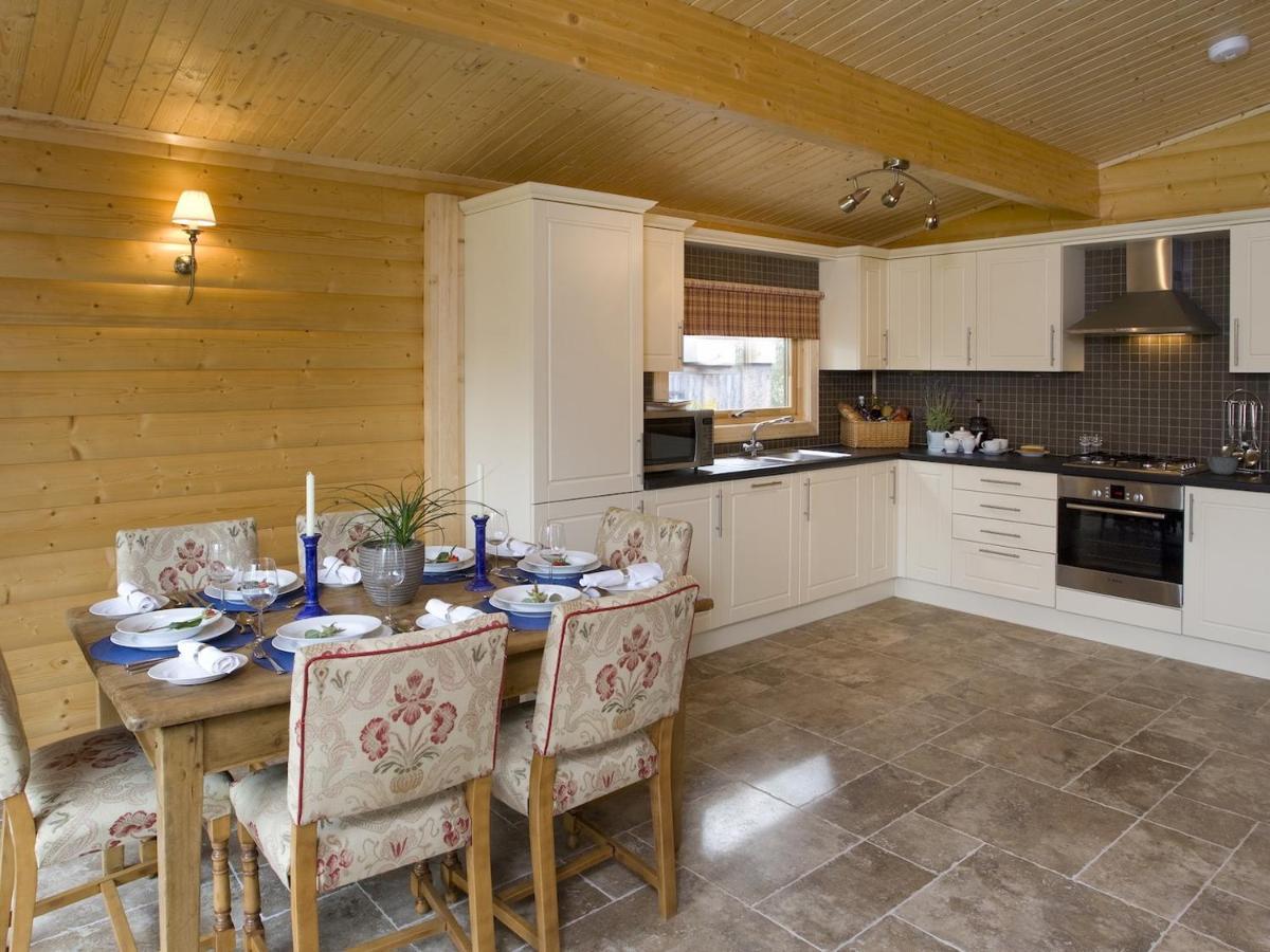 Cherbridge Lodges - Riverside Lodges, Short Lets Oxford Exterior photo